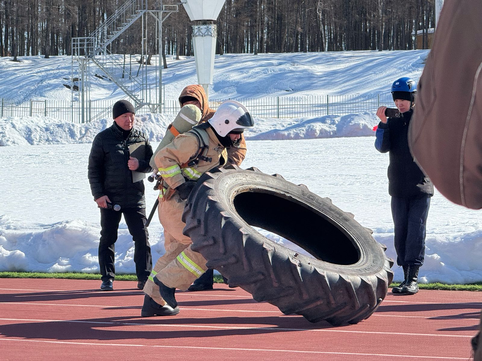 В Верхневилюйске стартовал первый отраслевой чемпионат «Доблесть и честь» 
