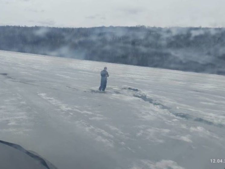 В Башкирии мужчина на снегоходе едва не утонул