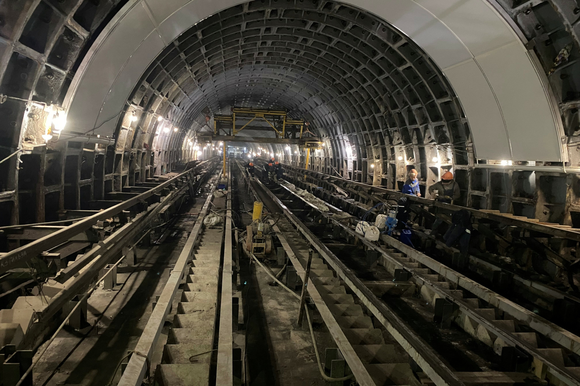 Метро чернышевская последние новости. Станция метро Чернышевская. Станция Чернышевская эскалатор. Станция Чернышевская 2023. Монтаж эскалаторов.