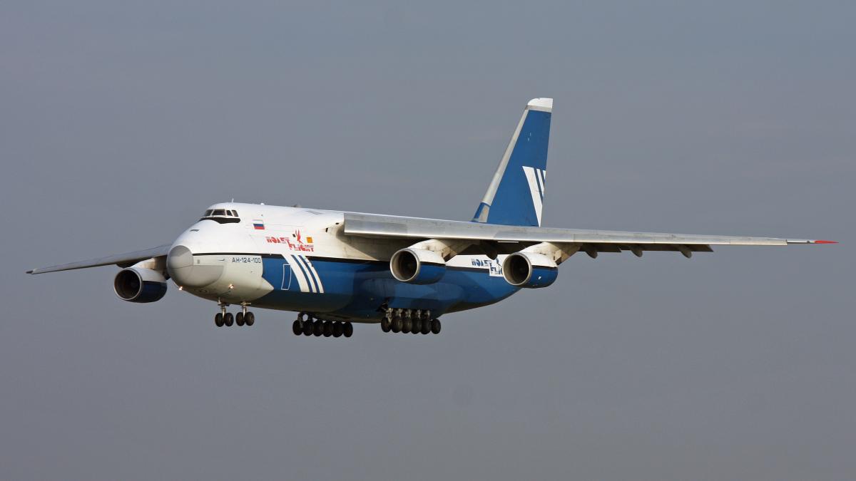 AN-124 approaching Hannover 17 01 09