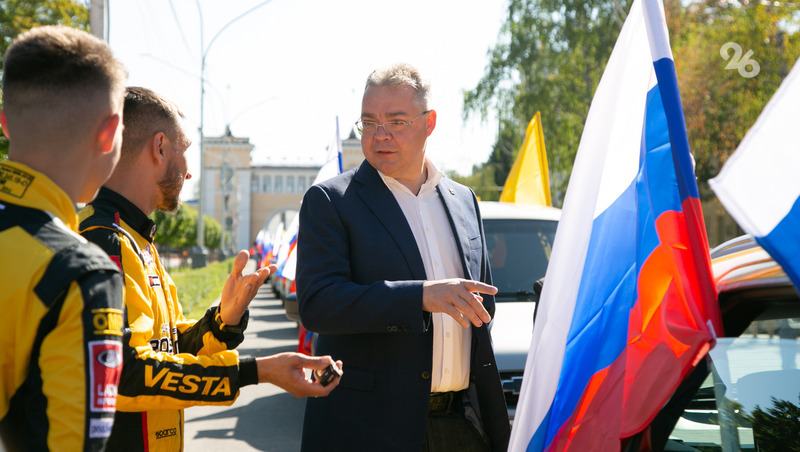 Губернатор Ставрополья принял участие в автопробеге ко Дню флага