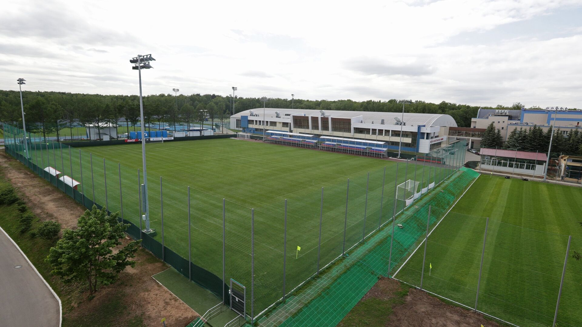 Тренировочная площадка для собак. Учебно тренировочная площадка. Новогорск динамо стадион. Учебно тренировочная площадка. Учебно тренировочная площадка.