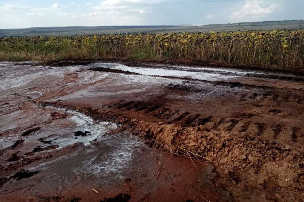 В Оренбуржье у подножья холма «Ванякина Шишка» произошел разлив нефти