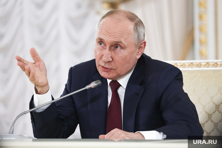 Президент России Владимир Путин на итоговой пресс-конференции саммита 