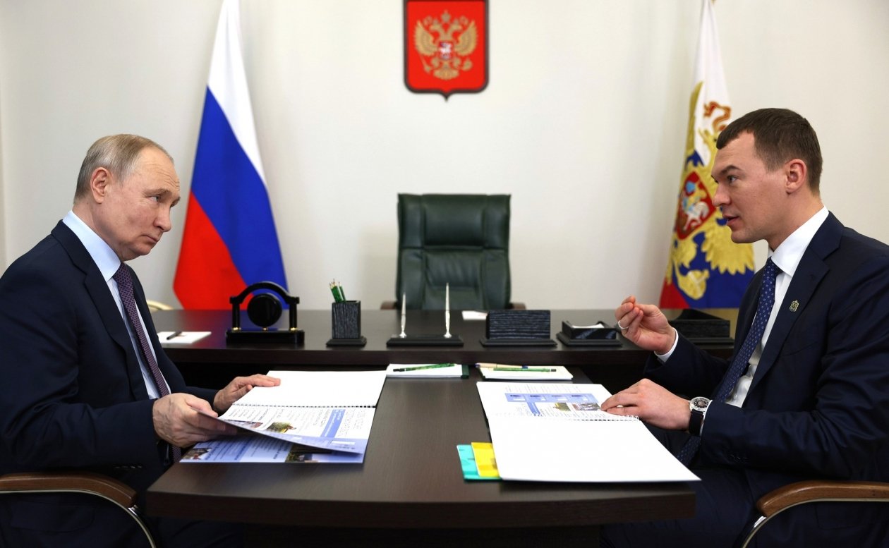 Встреча Владимира Путина с Михаилом Дегтяревым