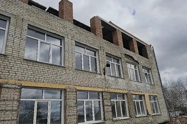 Условия обучения детей в проблемной школе проверила депутат АКЗС
