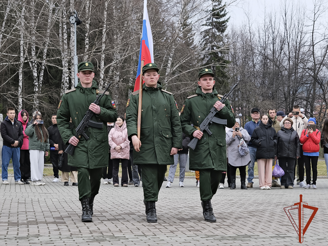 Росгвардия приняла участие в торжественной отправке призывников из Республики Алтай