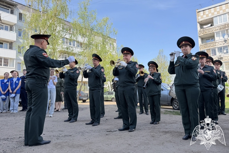 Росгвардейцы присоединились к акции «Парад у дома ветерана» в Смоленске (видео)