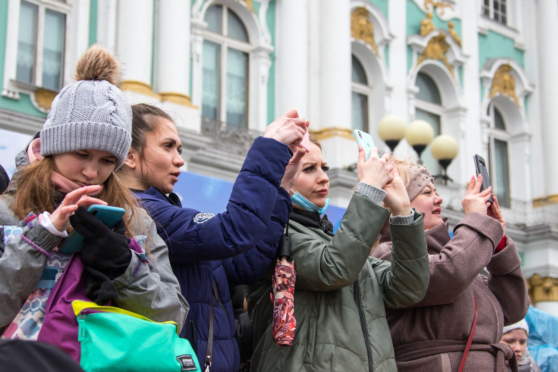 Концерты санкт петербург май. Праздничный концерт на Дворцовой площади. Концерт на Дворцовой площади 9 мая. Дворцовая площадь 9 мая. Концерт 9 мая СПБ.