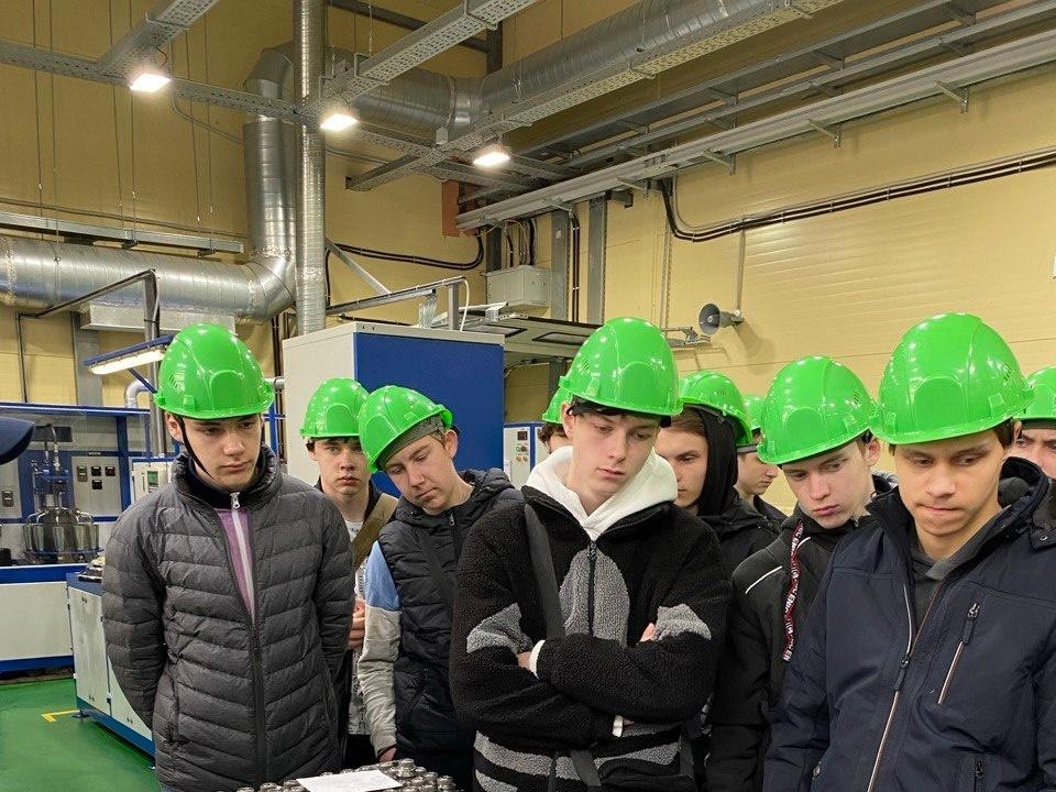 Студенты-сварщики Воскресенска посетили современный завод и ознакомились с производством