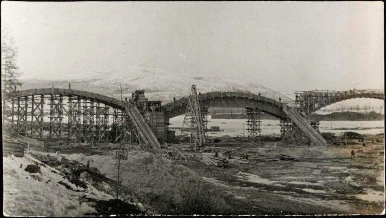 Строительство моста через реку Колыму. 6 мая 1937 года