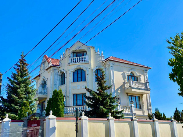 «Авито Недвижимость»: премиальные загородные дома в Крыму
