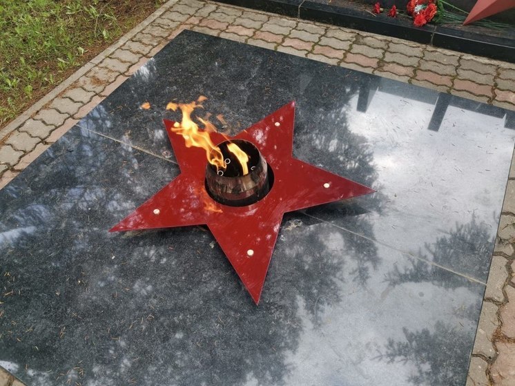 Звезду с Вечного огня в Дно демонтировали для ремонта