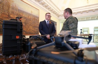 Алексей Текслер передал высокотехнологичное оборудование военнослужащим 19-го танкового полка