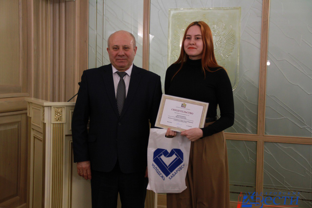 Мэр хабаровска вручил сертификаты