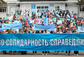 Более 3 тысяч человек встретили Первомай на набережной Амура в Хабаровске