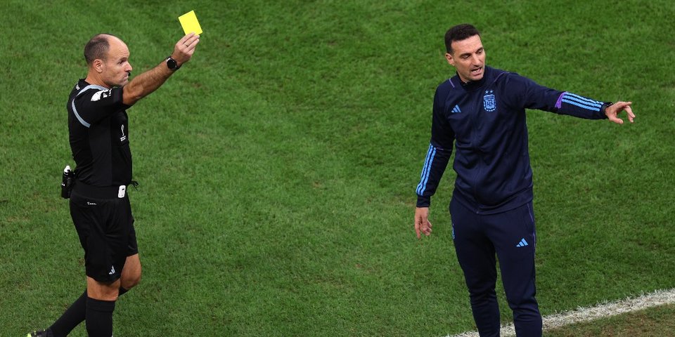 Нидерланды — Аргентина — 0:0. Тренер аргентинцев Вальтер Самуэль получил желтую карточку на 31-й минуте матча ЧМ‑2022