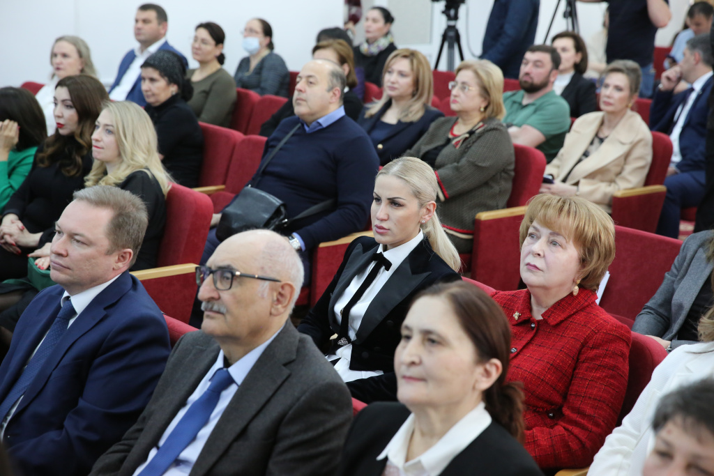 Калибатов министр здравоохранения кбр. Министр здравоохранения кабардино-балкарской республики. Здравоохранение кбр. Министр здравоохранения кбр. Глава минздрава кбр.