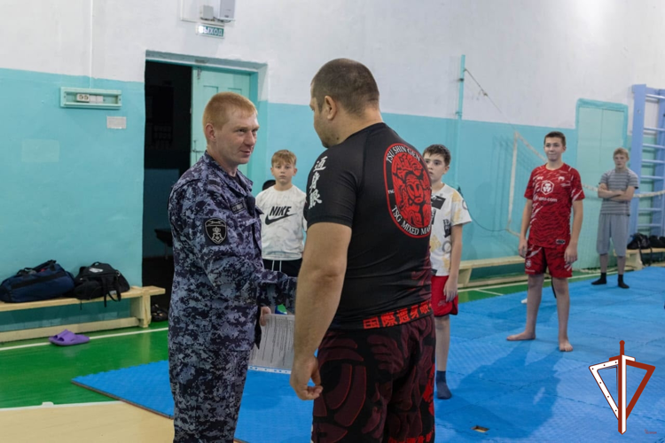 Сотрудники вневедомственной охраны Свердловской области проводят мероприятия в преддверии Дня образования