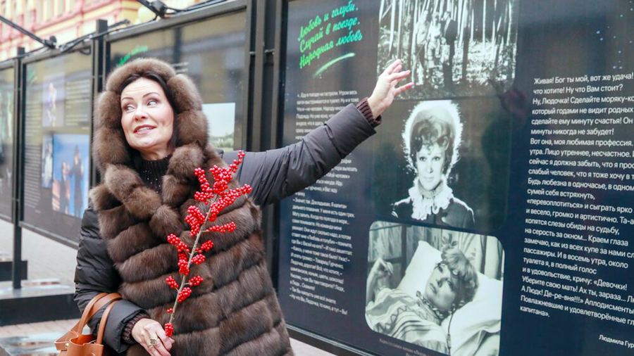 Фотовыставка к 90-летию со дня рождения Гурченко открылась на Арбате