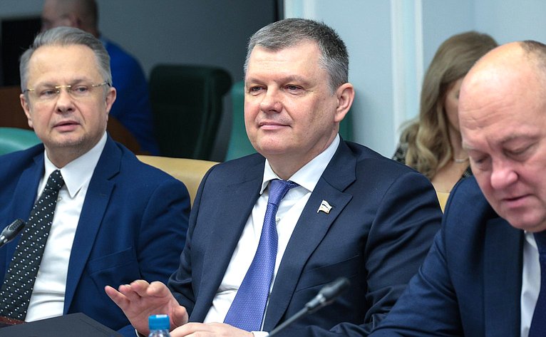 Александр Наролин