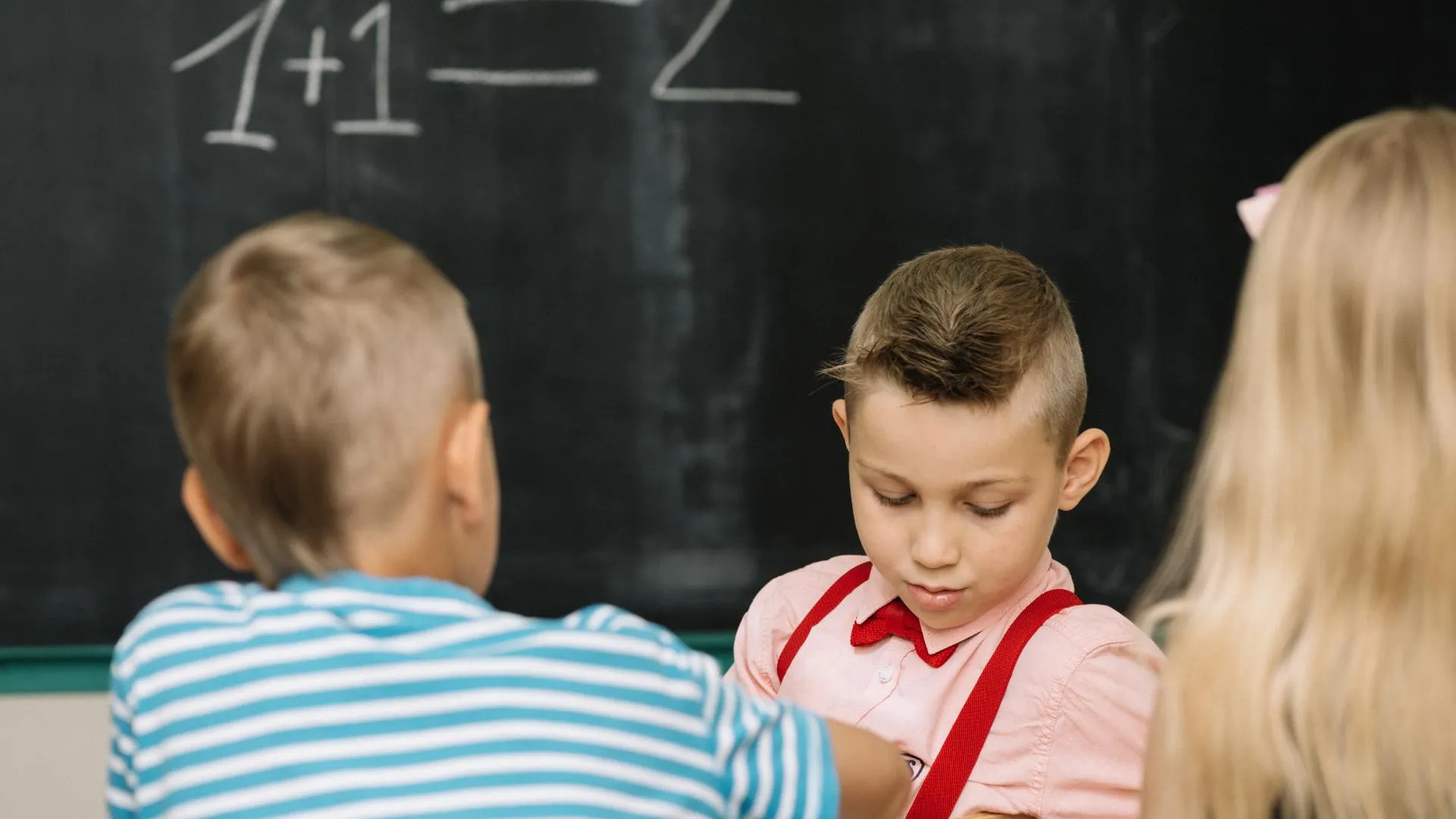 Пришёл из школы или со школы как правильно. Подойти к школе или в школу. Прийти со школы или из школы как. Фото правил поведения в школе. Готов ли ваш ребенок к школе.