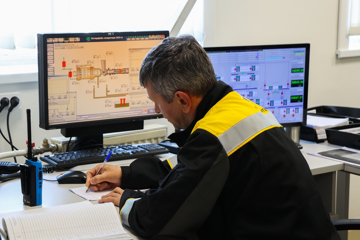 Энергетик профессия. Главный энергетик фото. Вакансии энергетика в твери. Мастер участка энергоносители. Главный энергетик.