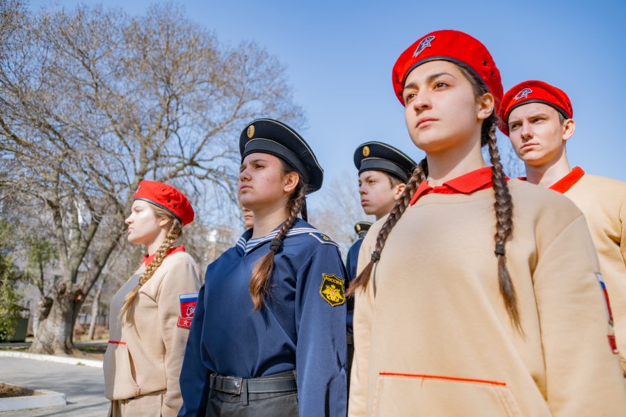 Аллею памяти заложили в севастопольской школе 32