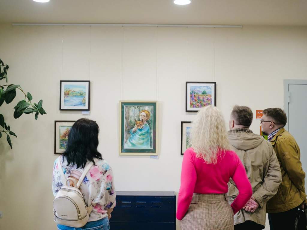 В Курске художница из Казахстана Анна Петракова представила свою выставку картин