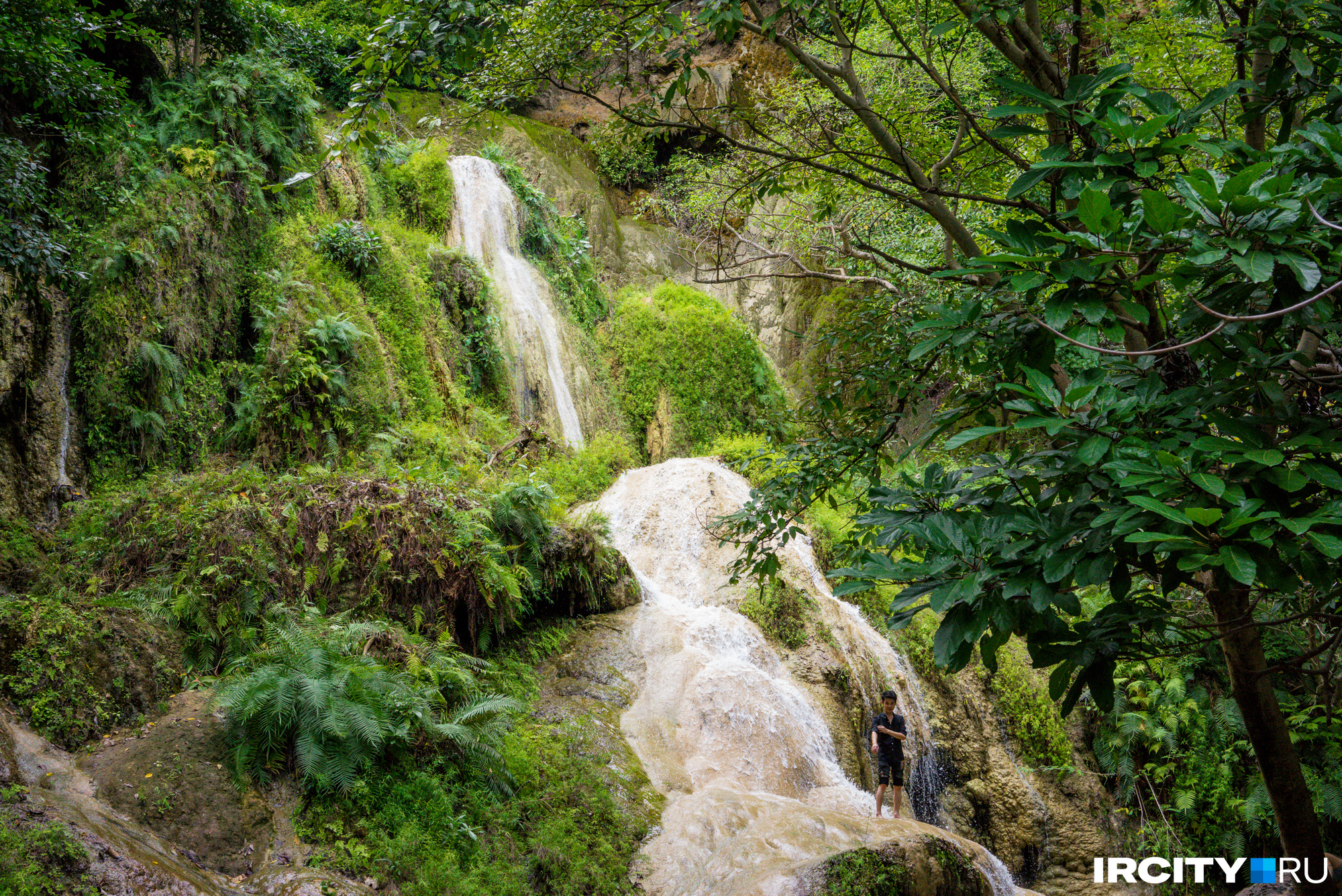 Один из уровней водопада Эраван