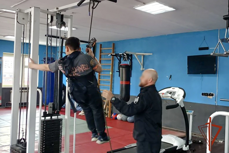 Бойцы ОМОН «Оберег» провели экскурсию для юных гиревиков Кузбасса