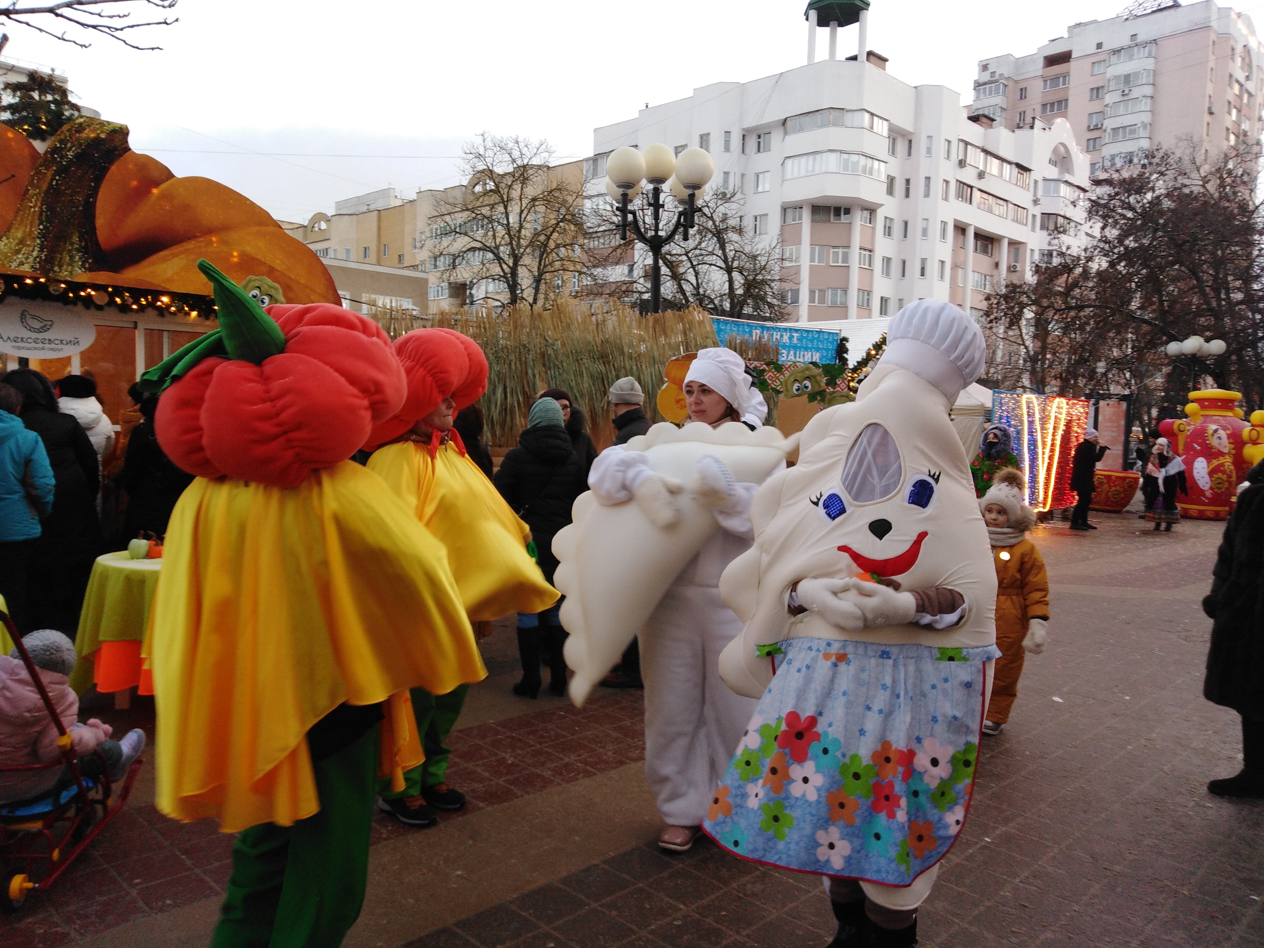 Фестиваль вареников в белгороде 2024. Фестиваль вареников в Белгороде 2022. Праздник вареника в Белгороде 2022. Белгородский вареник фестиваль. Праздник вареников в Белгороде.