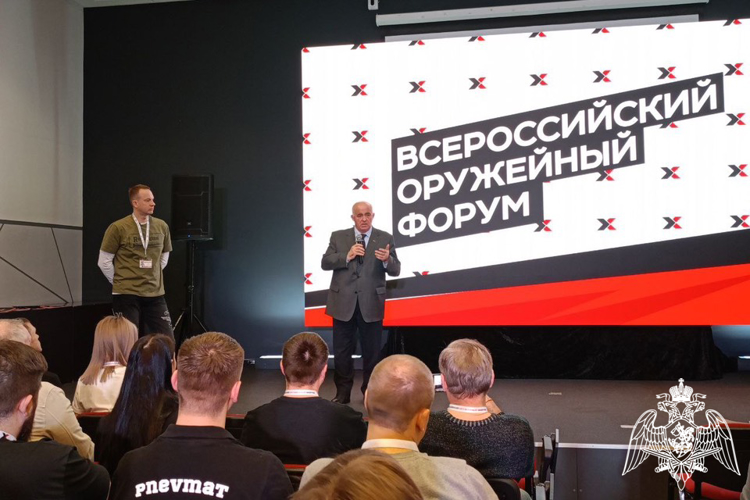 Представители Росгвардии посетили Всероссийский оружейный форум в Костроме