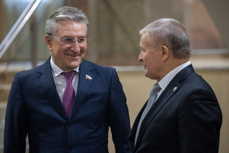 Айрат Фаррахов вошел в число слушателей седьмого потока программы развития кадрового управленческого резерва Высшей школы госуправления РАНХиГС, так называемой «школы губернаторов»