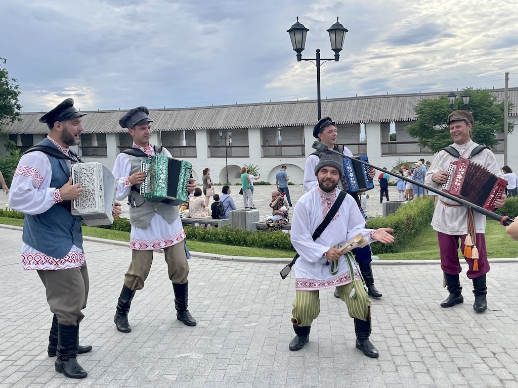 Мордовские музыкальные группы. Русский Строй. Гастроли Мордовского ансамбля в Ингушетии фото 2023. Гастроли Мордовского ансамбля им. Балабана в Ингушетии фото 2023.