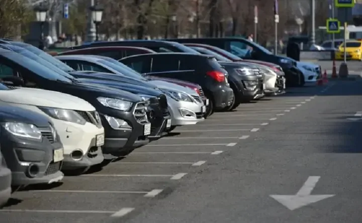 Парковка. Фото Антона Великжанин