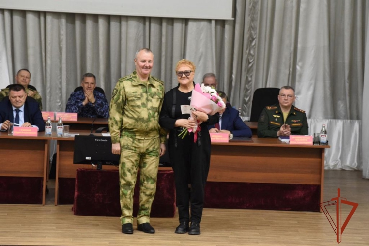 Командующий Сибирским округом Росгвардии вручил ведомственные награды журналистам Томской области (видео)