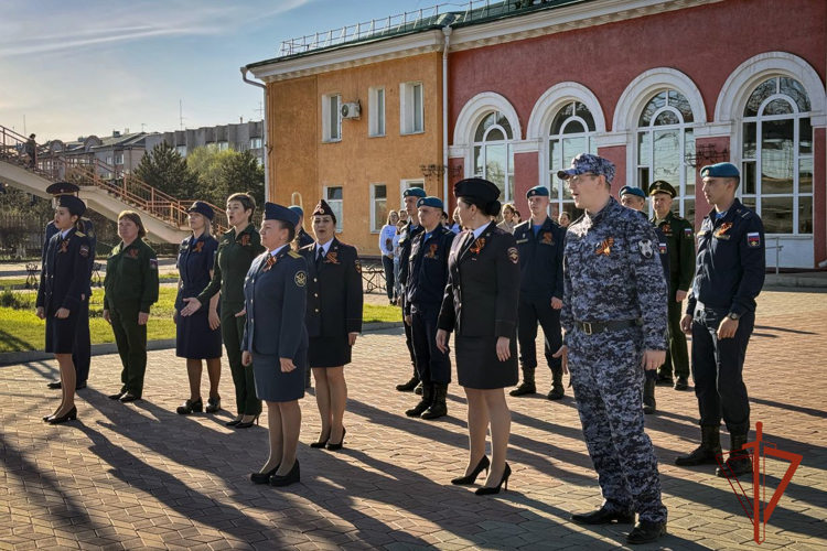 Представители Росгвардии приняли участие в межведомственном патриотическом флешмобе в Хакасии