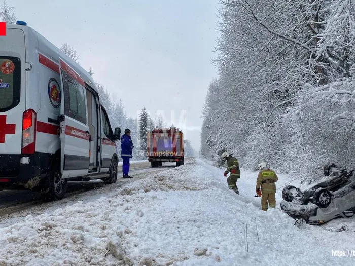 Автомобиль вылетел в кювет (ФОТО)