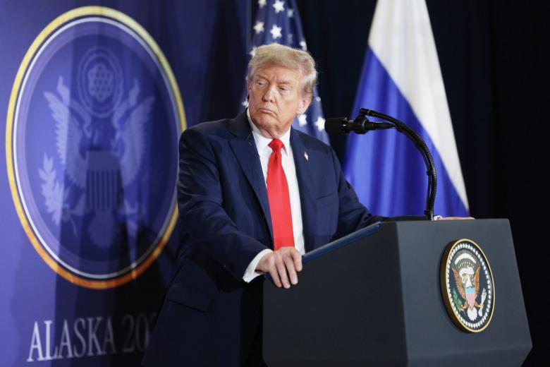 Дональд Трамп во время совместной с президентом РФ Владимиром Путиным пресс-конференции по итогам переговоров на Аляске