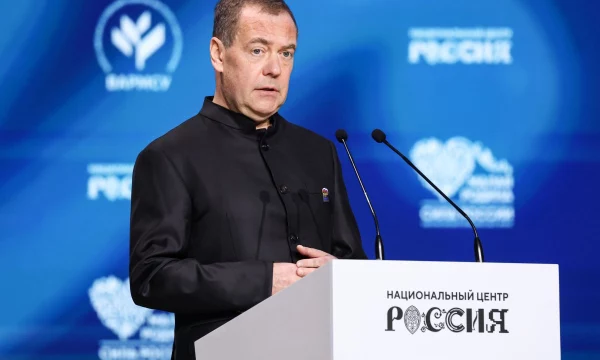 Дмитрий Медведев на форуме «Малая Родина — сила России»: муниципальных служащих нужно защитить