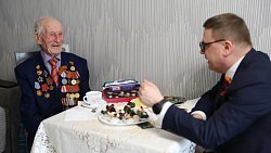 Алексей Текслер поздравил ветерана Великой Отечественной войны Николая Шайбалова с Днем Победы