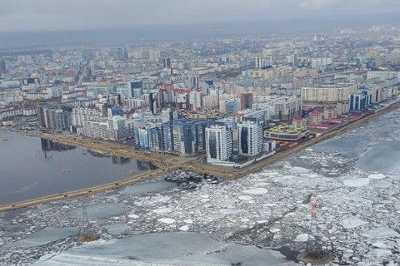 Ледоход якутск 2024 когда. Ледоход Якутск 2024. Ледоход Якутия. Ледоход на реке. Ледоход Якутск 2024 река Алдан.