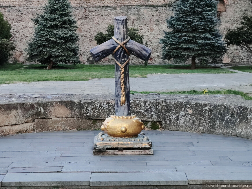 Крест из виноградной лозы