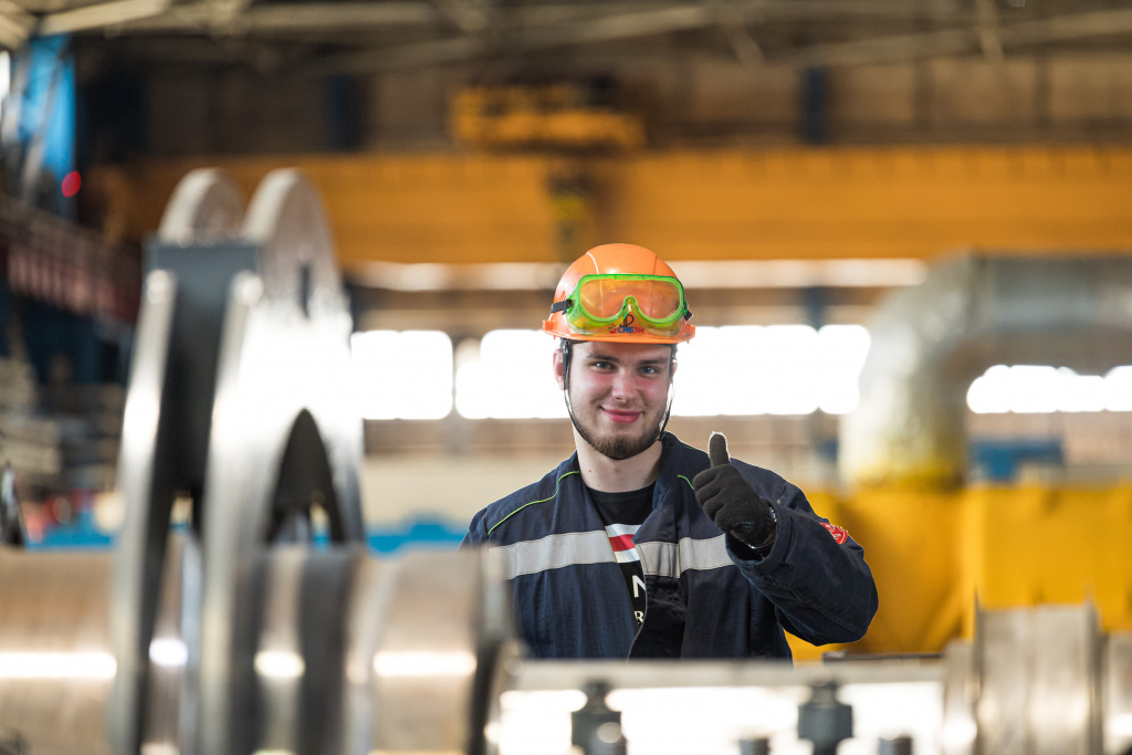 Котлы на тэц 3 красноярск. Вакуумная колонна нпз. Вакансии тэц 3 красноярск. Новая котельная. Лдк - тэц-3.