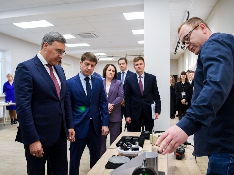 Роботелега для министра: Валерию Фалькову было что посмотреть в тверских вузах