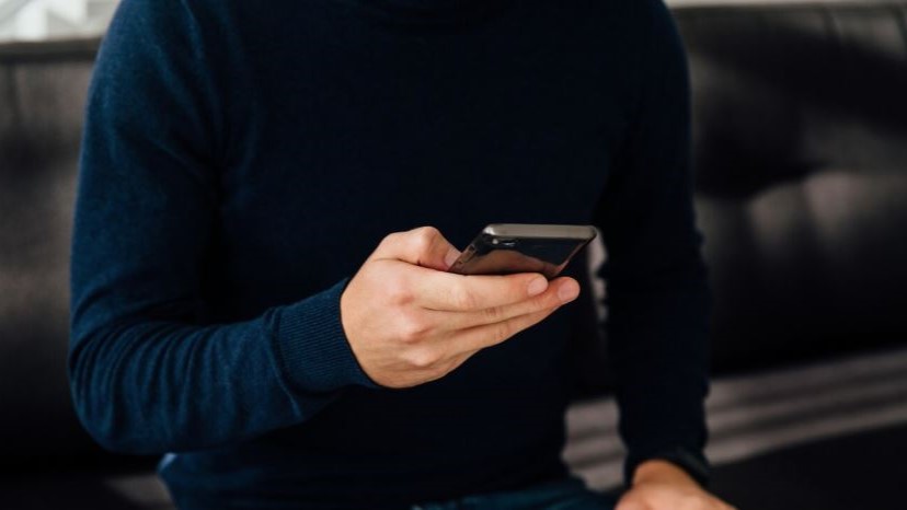 Югорчанина обманули голосовым сообщением от знакомого