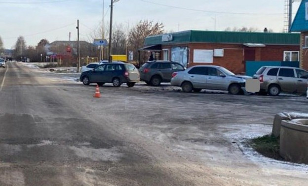 В Вятскополянском районе в столкновении трех автомобилей пострадал водитель