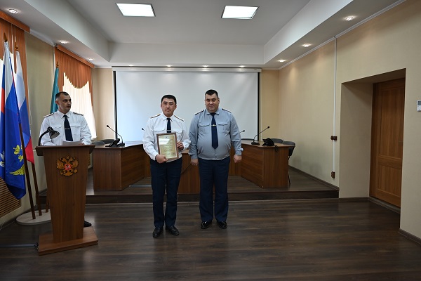 Уфсин сахалинской. Сотрудник УИС.