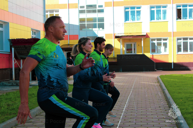 Зарядка с чемпионами: юные таланты МБОУ «Центр образования №7» вдохновлены примером сборной Югры по пожарно-спасательному спорту